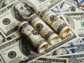 أسعار الدولار الأمريكي تتراجع بدعم من تراجع الطلب على العملات الآمنة