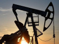 أسعار النفط تتذبذب بعد تراجعها بنسبة 7 بالمائة