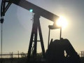 أسعار النفط تعود للسلبية بعد بيانات الولايات المتحدة