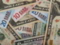 اليورو دولار يسجل ادنى مستوياته خلال شهرين