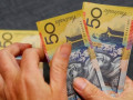 اخبار العملات وتراجع الدولار الإسترالي وصولا إلى أدنى مستوياته