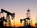 أسعار النفط تتراجع من أعلى مستوياتها