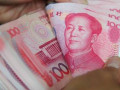 اليوان الصينى يواصل الانزلاق مقابل الدولار والبنك المركزي الصيني يسعى لتخفيض نسبة احتياطي البنك